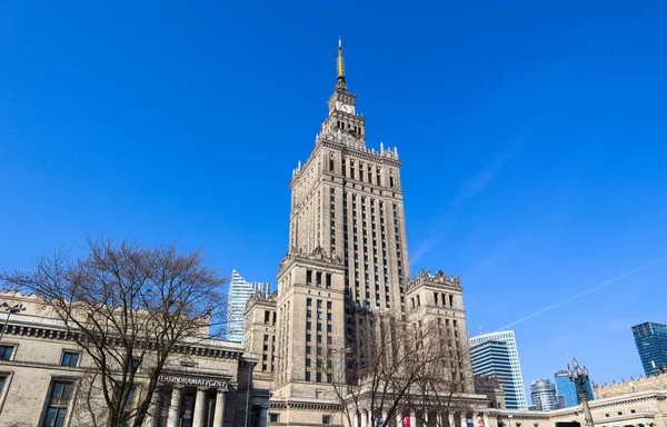 Warschau / polen - 03. april 2019. palast der kultur und wissenschaft — Stockfoto