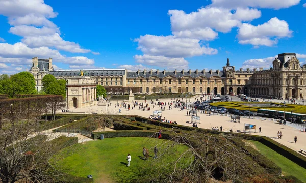 Paris / France - April 03 2019. Square in front of Louvre museum — Stock Photo, Image