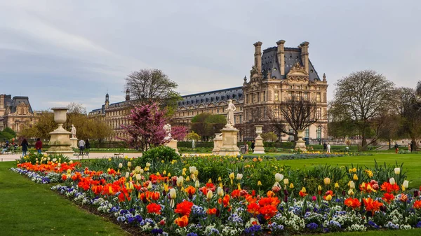 Párizs/Franciaország-április 05 2019. Csodálatos tavaszi Tuileries Garde — Stock Fotó