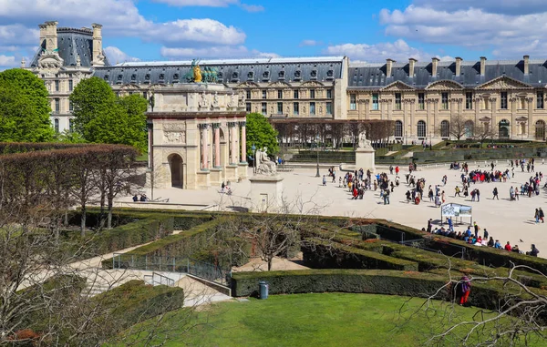 Paris / France - April 03 2019. Square in front of Louvre museum — Stock Photo, Image