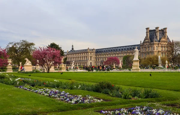 Paris / France - April 05 2019. Marvelous spring Tuileries garde — Stock Photo, Image