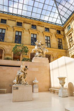 Paris / Fransa - 04 Nisan 2019. Cour Marly antik heykel 