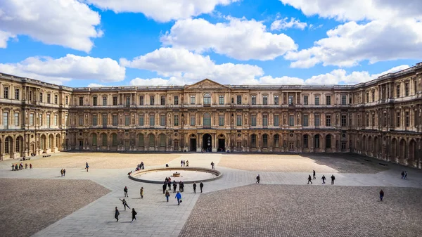 Paris/Fransa-Nisan 03 2019. Paris Louvre Müzesi — Stok fotoğraf