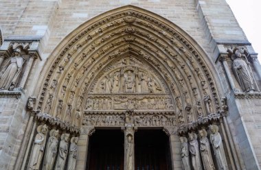 Notre Dame Cat'in muhteşem heykel ve mimari detayları