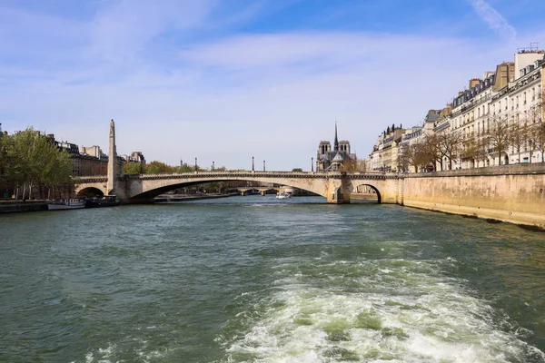 Puente Pont de la Tournelle a través del río Sena y hermoso su —  Fotos de Stock