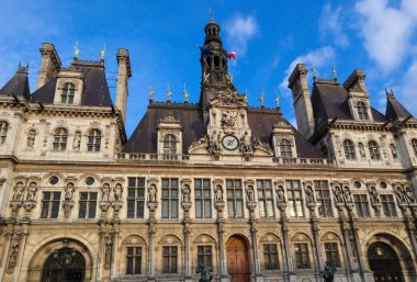 Paris Fransa tarihi binanın güzel cephesi. Nisan 201