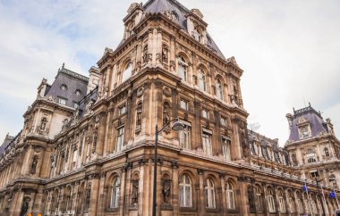 Paris / Fransa - 06 Nisan 2019: Tarihi bui güzel cephe
