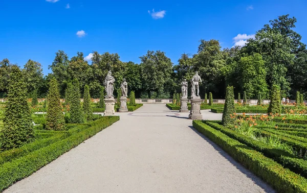 Βαρσοβία/Πολωνία-Αύγουστος 04 2019: όμορφος κήπος του Βασιλικού Wila — Φωτογραφία Αρχείου