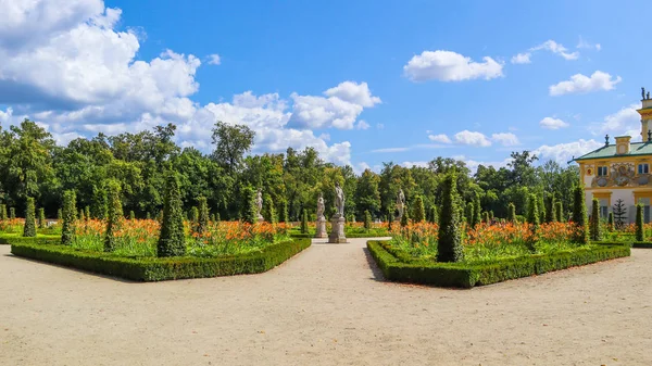 Βαρσοβία/Πολωνία-Αύγουστος 04 2019: όμορφος κήπος του Βασιλικού Wila — Φωτογραφία Αρχείου