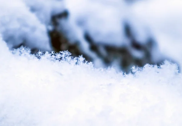 Hintergrund ist Neuschnee. natürlicher Winterhintergrund. Schneebeschaffenheit — Stockfoto
