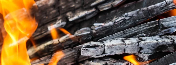 Fiamme Fuoco Carboni Ardenti Legna Bruciata Spazio Copia Testo Parole — Foto Stock