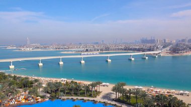 Dubai, Birleşik Arap Emirlikleri - Nisan, 2018: Dubai şehir silüetinin geceleri. En uzun otel dünyanın Gevora. Sheikh zayed road. Lüks seyahat. -Görüntü