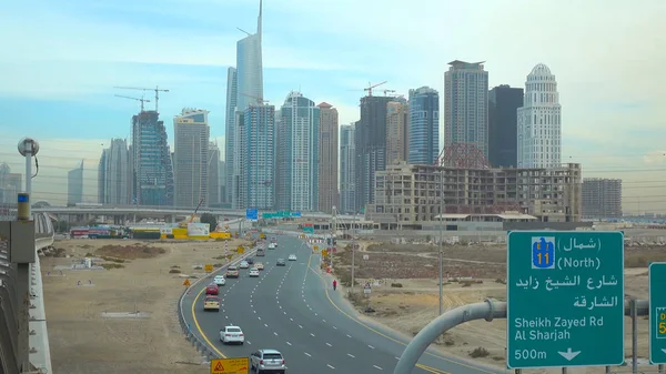 Dubai, Birleşik Arap Emirlikleri - Nisan, 2018: Dubai şehir silüetinin geceleri. En uzun otel dünyanın Gevora. Sheikh zayed road. Lüks seyahat. -Görüntü