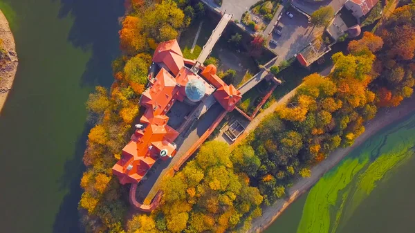 Cracow Panorama, Polonya, kraliyet Wawel kale ile, Sonbaharda Vistula nehri. Gün batımında havadan görünüm 2019