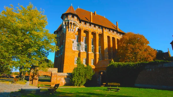 Château dans la pologne de Cracovie, Un vieux côté important — Photo
