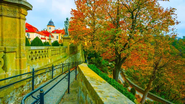 Polonya'da ülkenin kuzeyinde ilkbahardan sonra sonbahar çok güzel bir atmosfer 2019 yılında çekilen resim