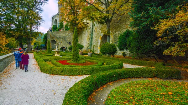 Kuzey Polonya'da güzel sonbahar - küçük bir köyde - dağların arasında - Ocak 2019