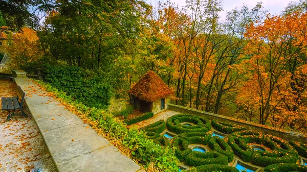 Kuzey Polonya'da güzel sonbahar - küçük bir köyde - dağların arasında - Ocak 2019