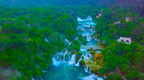 Vue aérienne de la Croatie, Europe ; cascade dans les lacs de Plitvice en Croatie 2019 — Photo