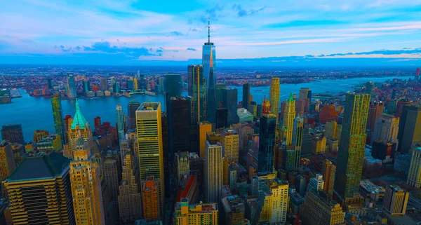 Horizonte panorámico de la ciudad de Nueva York al amanecer. Edificios de oficinas / rascacielos de Manhattan por la mañana. Shot.usa panorámica de la ciudad de Nueva York . —  Fotos de Stock