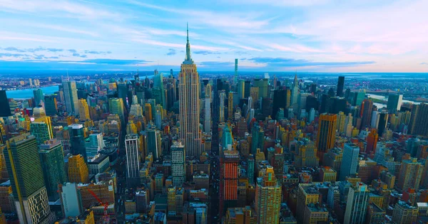 Ciudad de Nueva York-EE.UU. - horizonte con rascacielos urbanos al atardecer.2019 —  Fotos de Stock