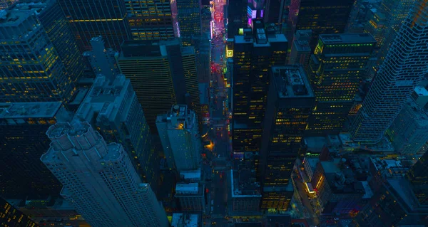 New York City Streets på natten. Flygvy till Manhattan Downtown Crossing. Amerika tema. Big Apple tema. USA 2019 — Stockfoto