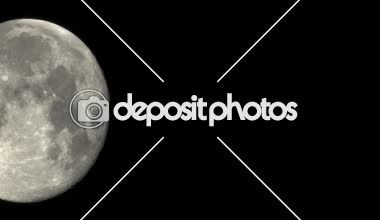 4 k Supermoon timelapse. Ay gece gökyüzünde eliptik yörünge üzerinde dolaşıyor. Dolunay, gece gökyüzünde. Korku korkunç. Mistik gizem. Cadılar Bayramı. Dünya'nın doğal uydusu,