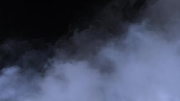 神奇的万圣节 大气烟雾Vfx元素 模糊的背景 抽象的烟云在黑色背景上以慢动作冒烟 白烟在黑烟的映衬下缓缓地飘过空间 — 图库视频影像