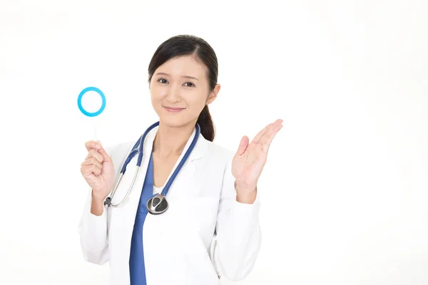 Χαμογελώντας Ασιατική Ιατρική Γιατρό Σύμβολο Του Ναι — Φωτογραφία Αρχείου