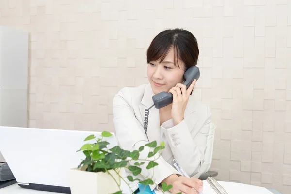 Mujer Negocios Con Teléfono —  Fotos de Stock