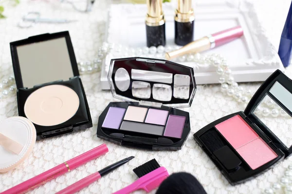 Makyaj için dekoratif kozmetik