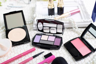 Makyaj için dekoratif kozmetik