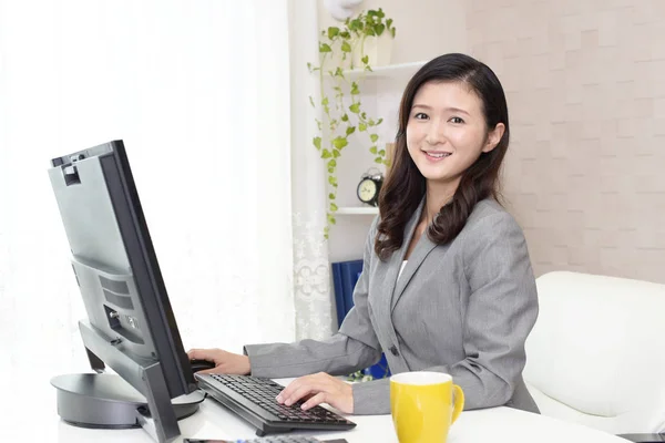 Business Woman Working Desktop Computer — Stock Photo, Image