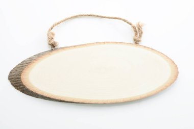 Tahta tabela beyaz arkaplanda izole edildi