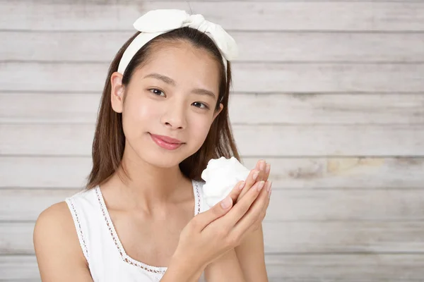 Woman Who Takes Care Her Face — Stock Photo, Image