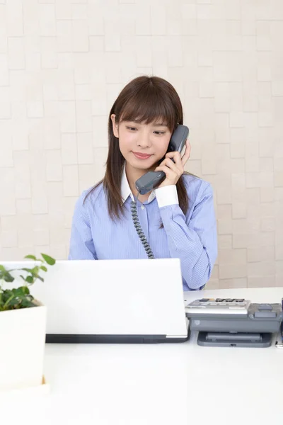 Mujer Negocios Con Teléfono — Foto de Stock