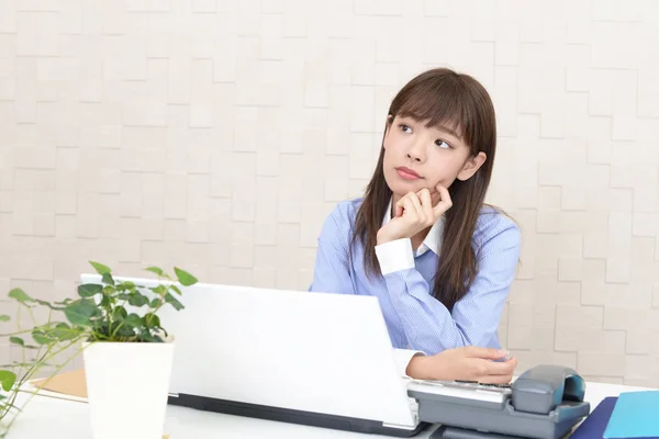 Portrait Business Woman Looking Uneasy — Stock Photo, Image