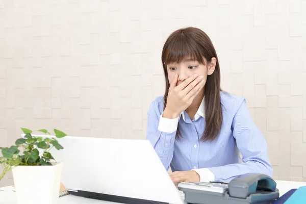 Surprised Asian Business Woman — Stock Photo, Image