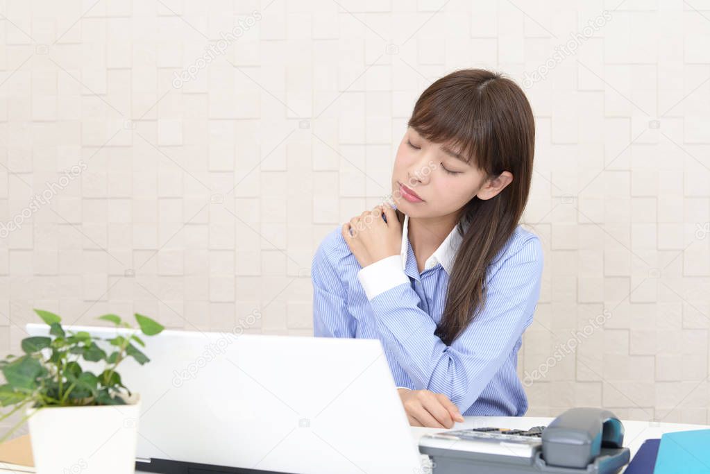 The female office worker who has a stiff shoulder