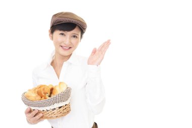 Bayan baker bir fırında çalışan