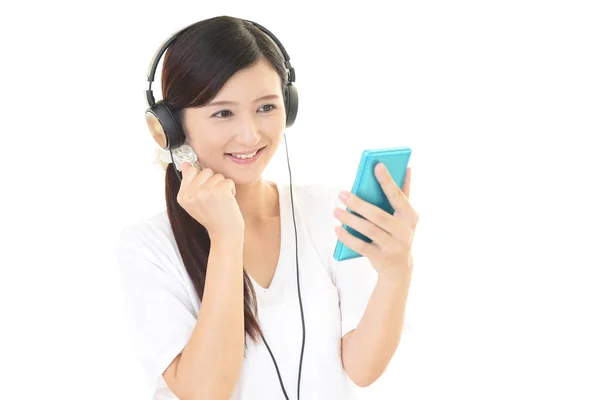 Mujer Escuchando Música — Foto de Stock