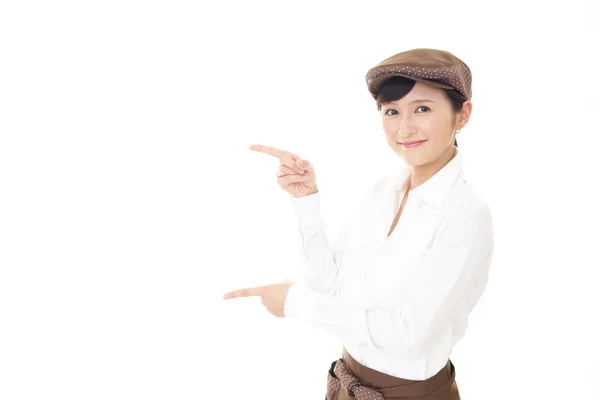 美丽的亚洲女服务员用手指指着 — 图库照片