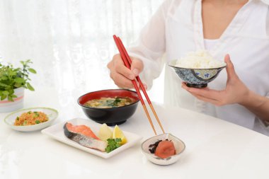 Japon gıdalar hoşlanan kadın