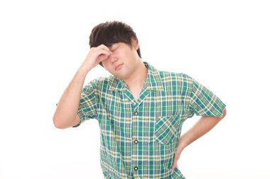 Adamın başı ağrıyor. 