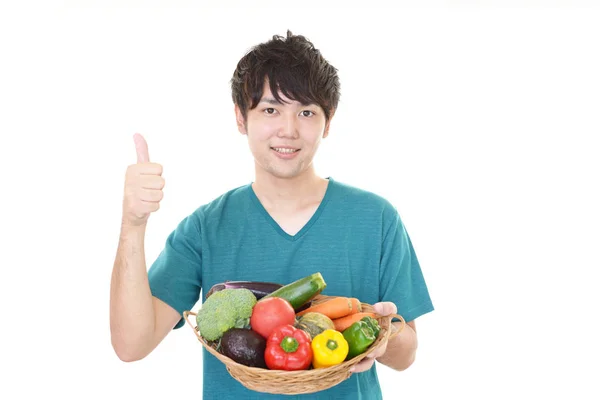 Sourire Homme Asiatique Avec Des Légumes — Photo