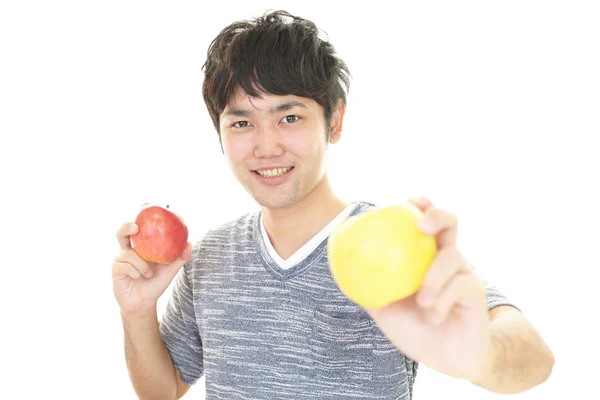 Sonriente Asiático Hombre Con Frutas — Foto de Stock