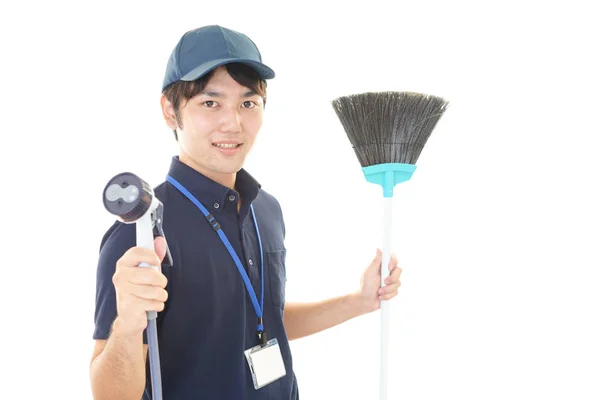 Χαμογελώντας Ασίας Επιστάτης Ποζάρει Είδη Καθαρισμού — Φωτογραφία Αρχείου