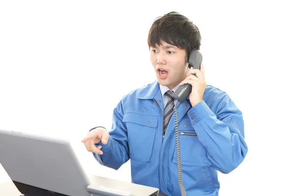 Surpreendido Trabalhador Asiático Com Telefone — Fotografia de Stock