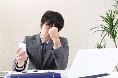 Göz yorgunluğu adamla