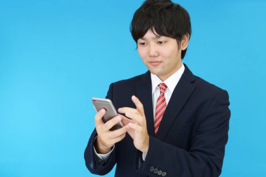 cep telefonu kullaranarak Asya iş adamı